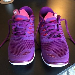 BRAND NEW! NEVER WORN! Nike free 5.0 sneakers